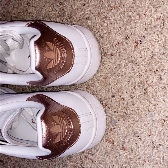 Rose gold adidas Stan Smith’s - Picture 4 of 4